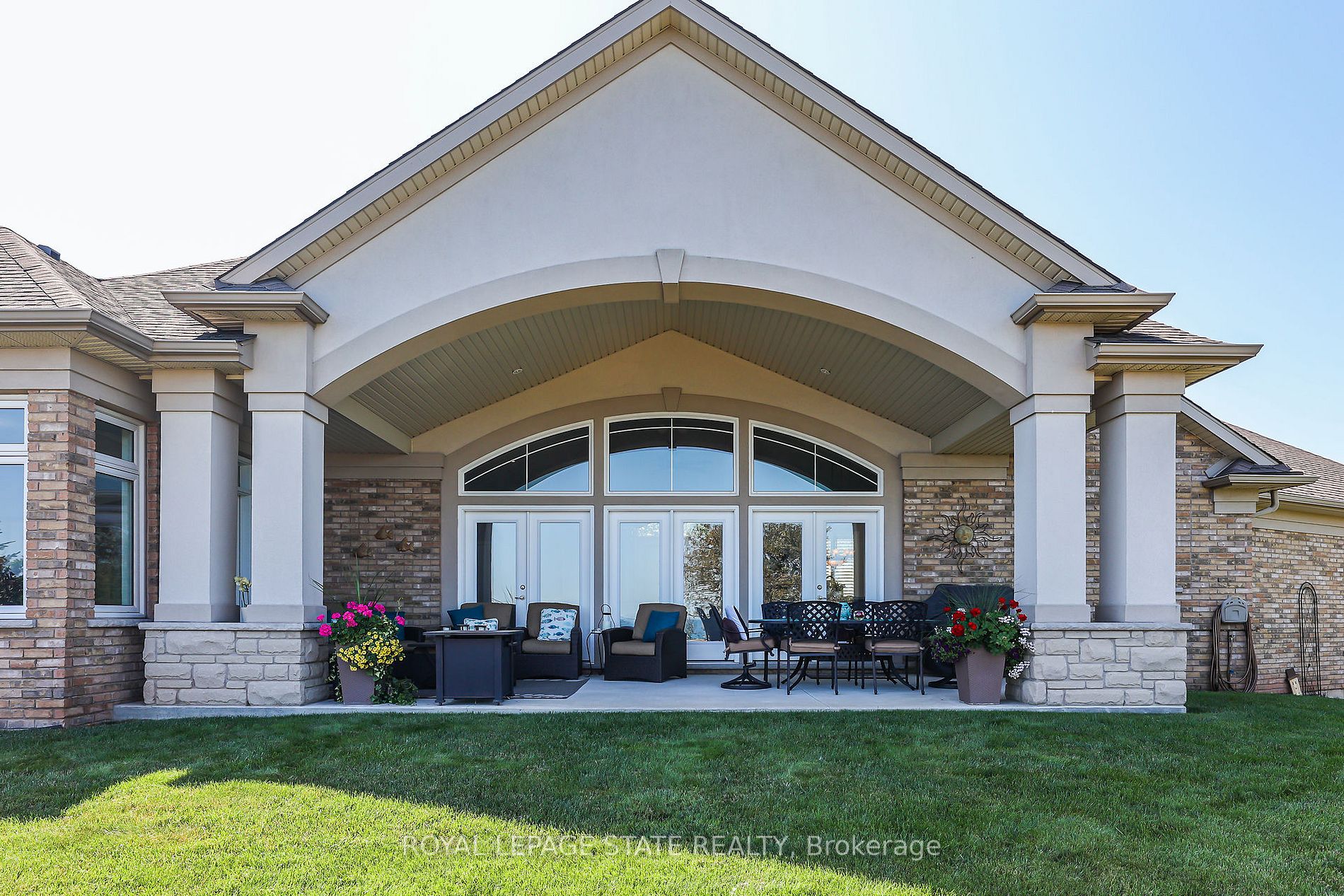 146 Lakeside Dr