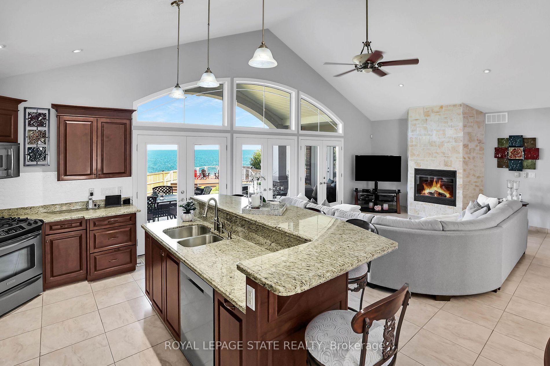 146 Lakeside Dr