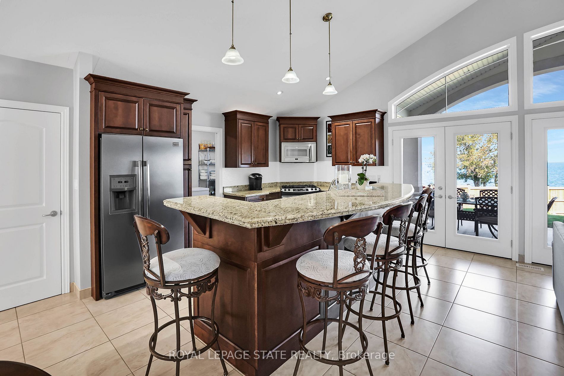 146 Lakeside Dr