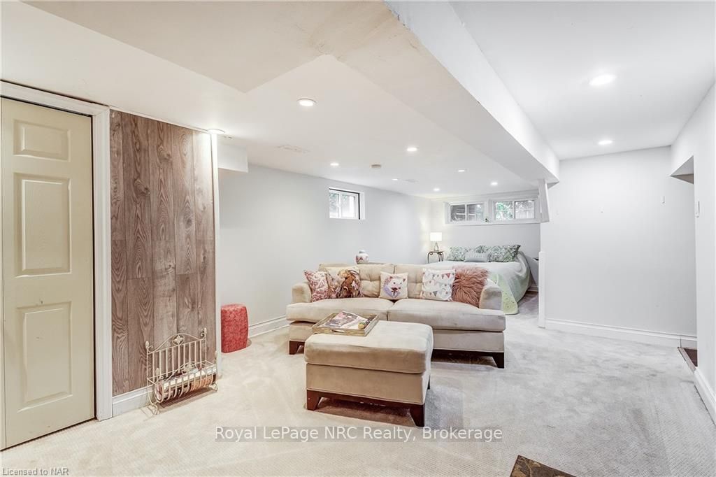 14 Lynnwood Ave