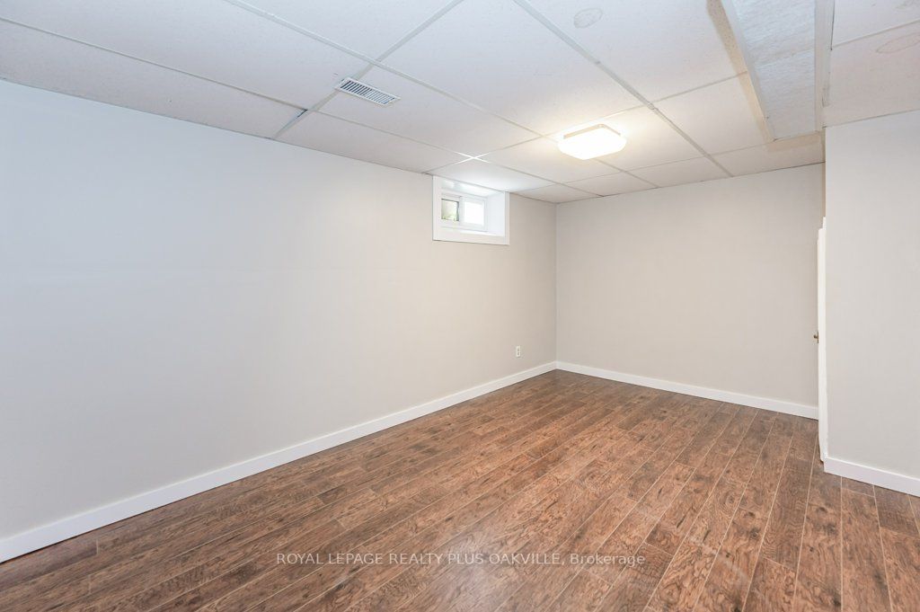 11 Viking Dr