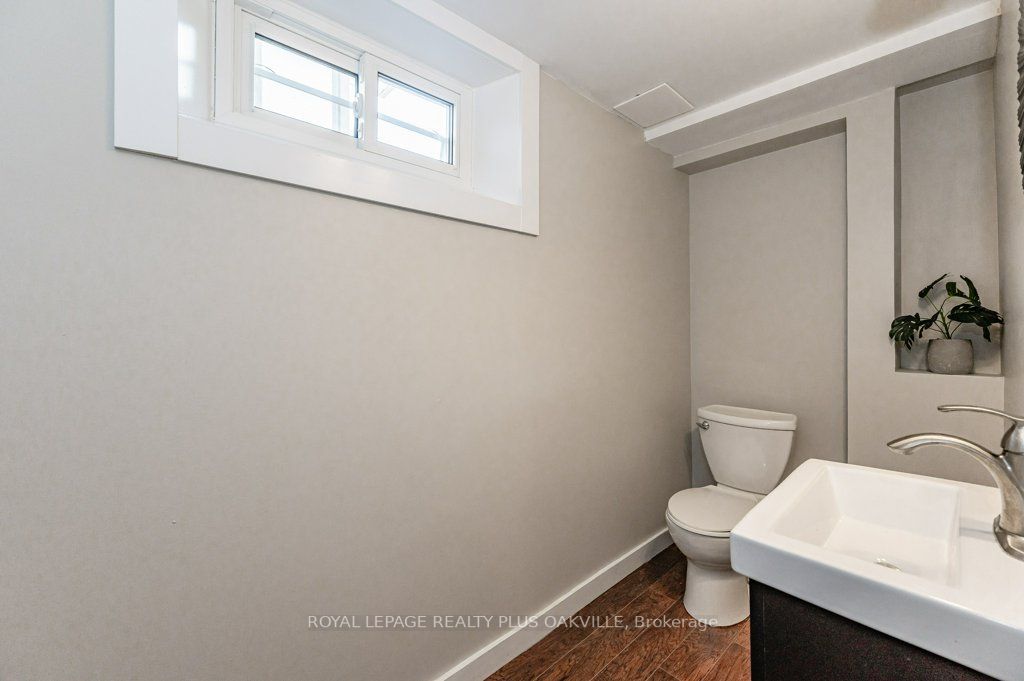 11 Viking Dr