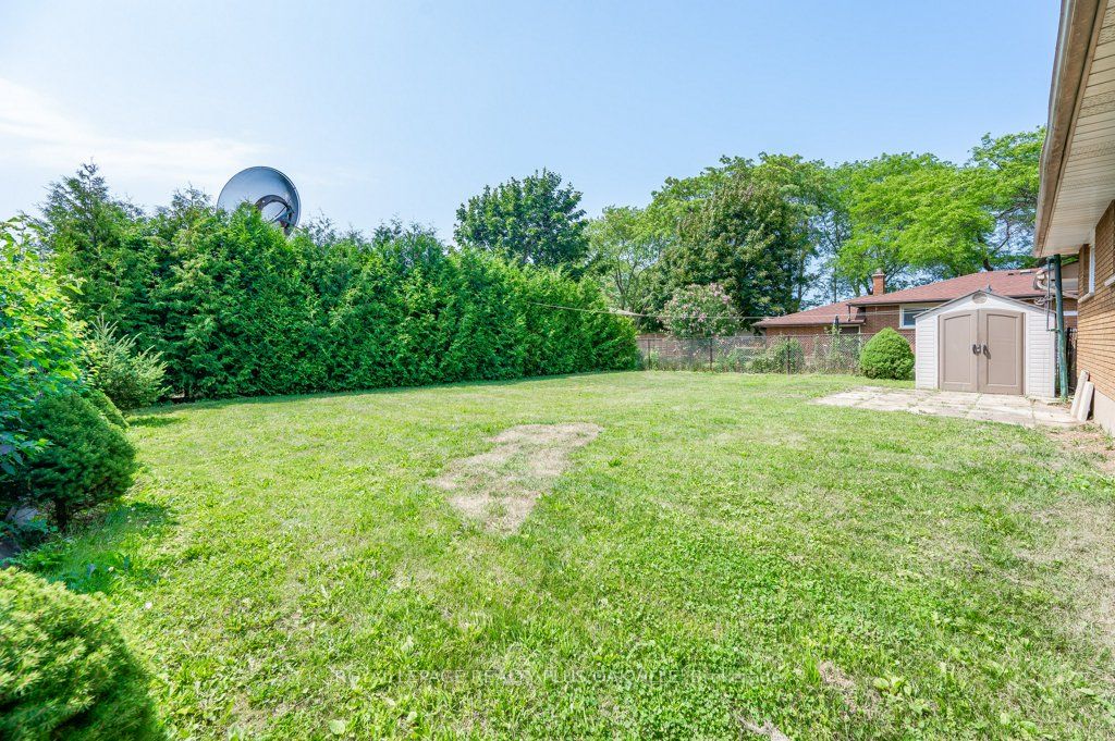 11 Viking Dr