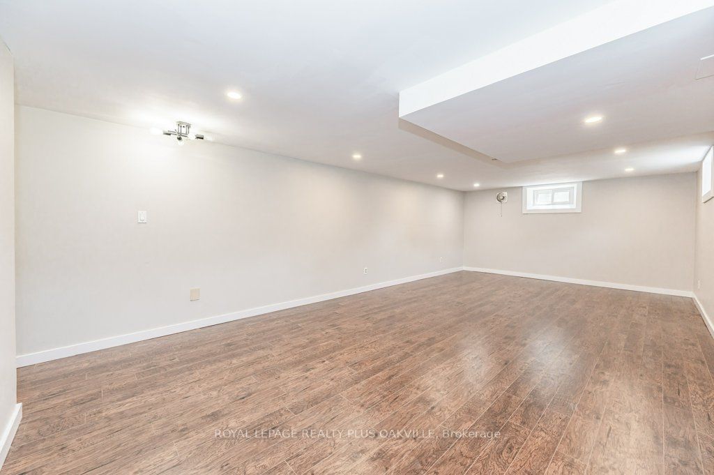 11 Viking Dr