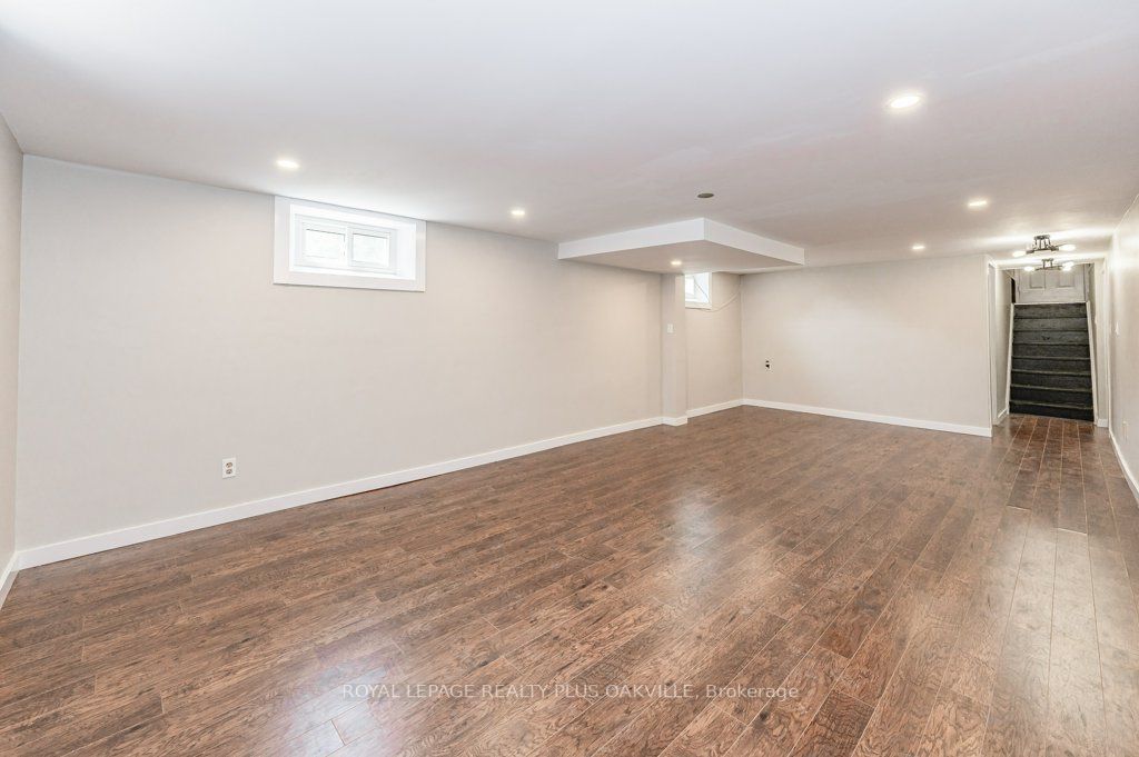 11 Viking Dr
