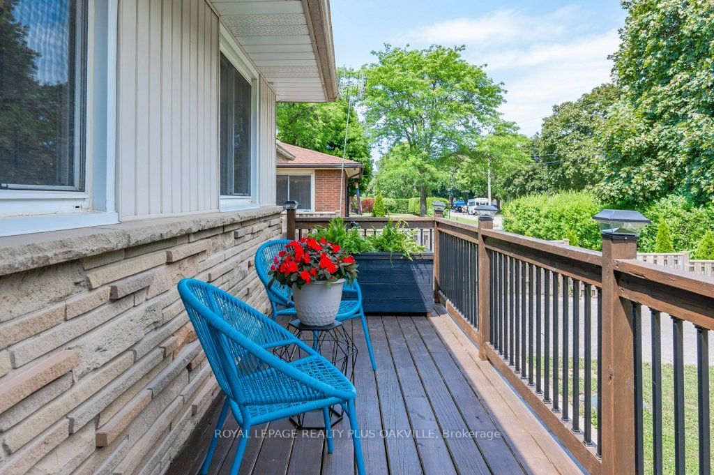 11 Viking Dr