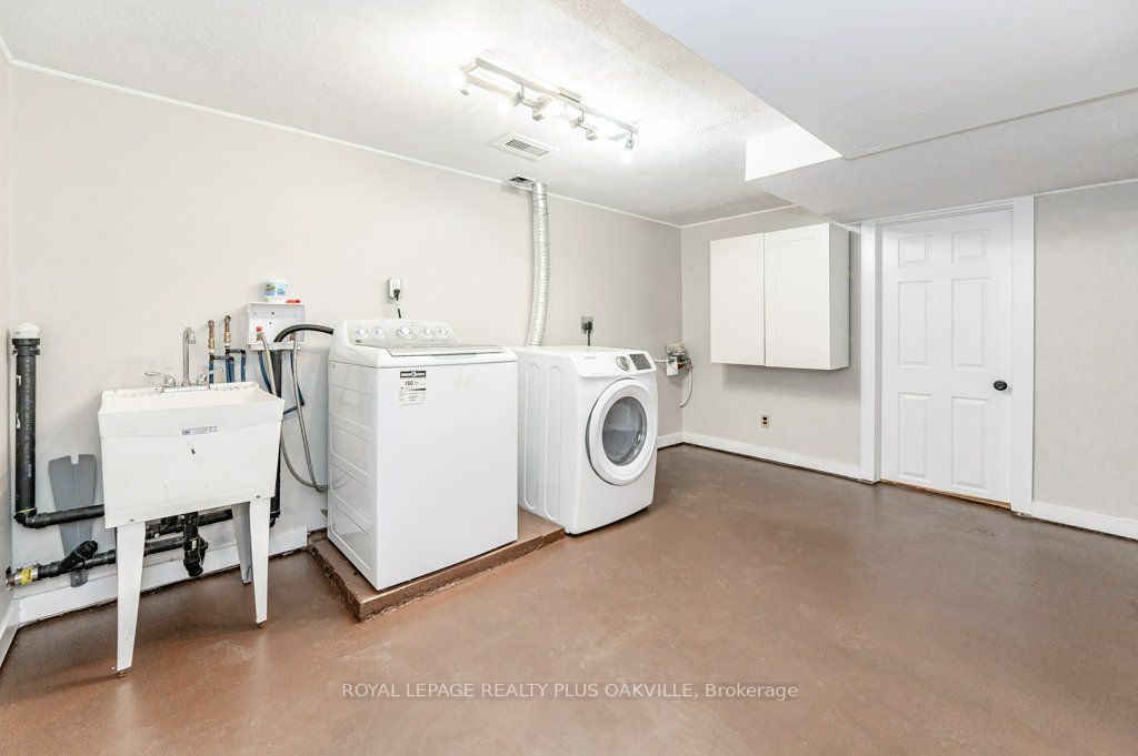 11 Viking Dr
