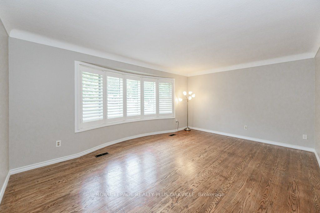 11 Viking Dr