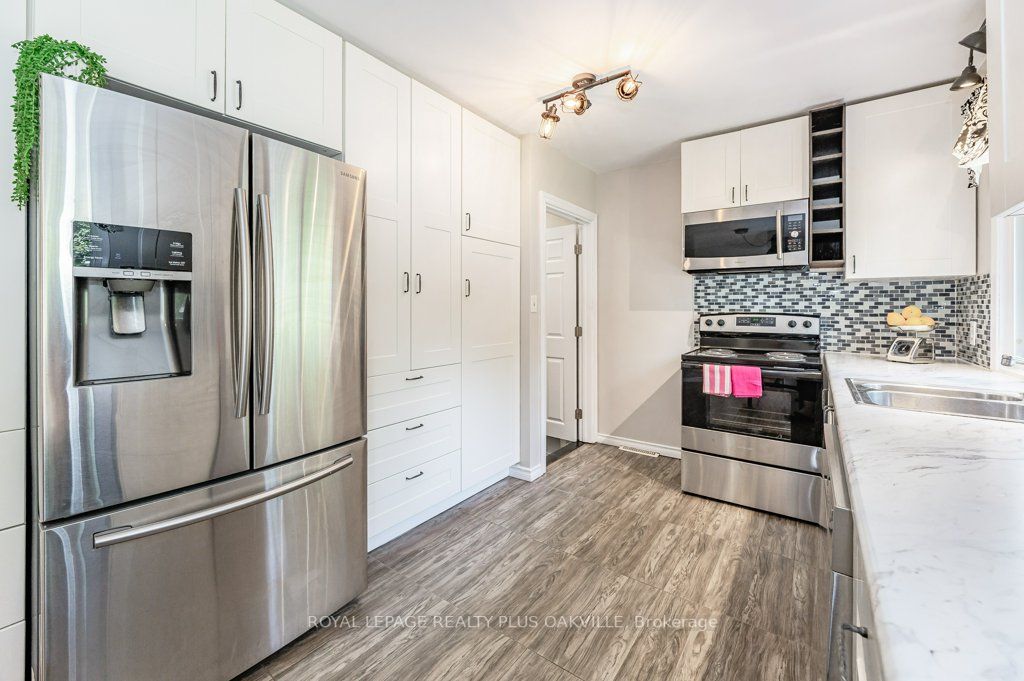 11 Viking Dr