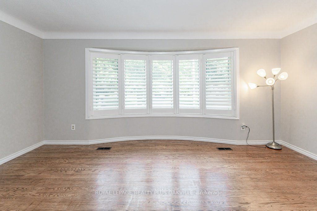 11 Viking Dr