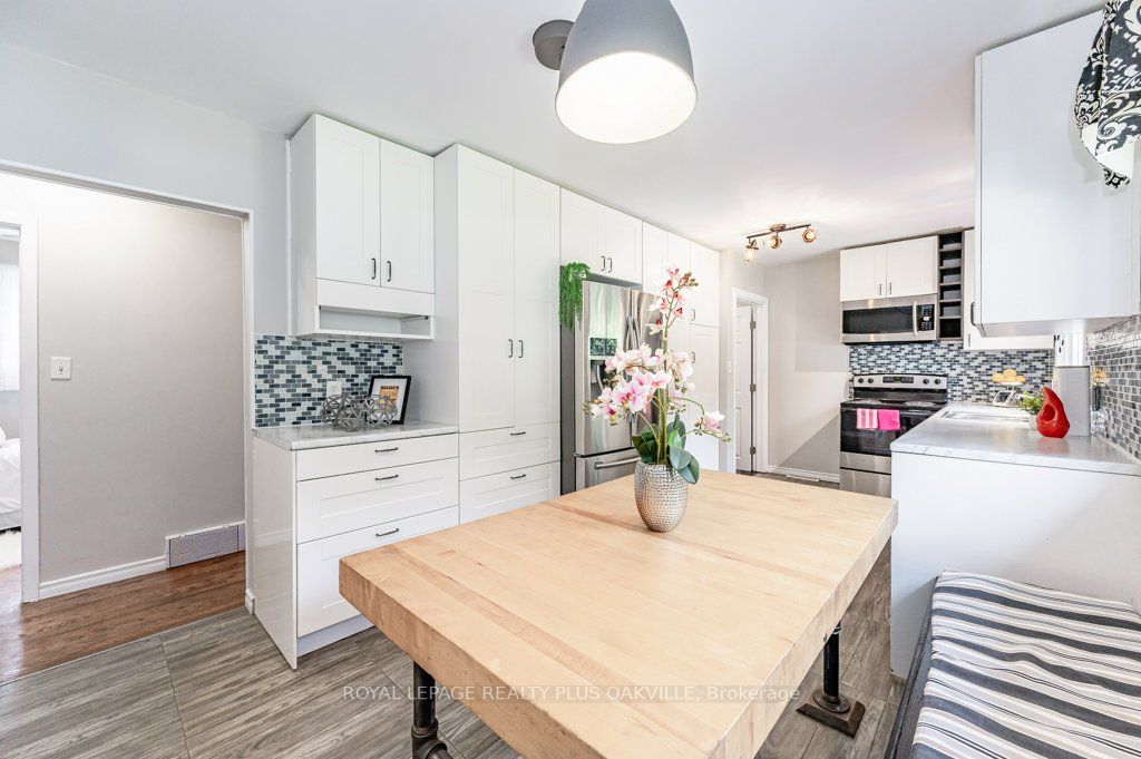 11 Viking Dr