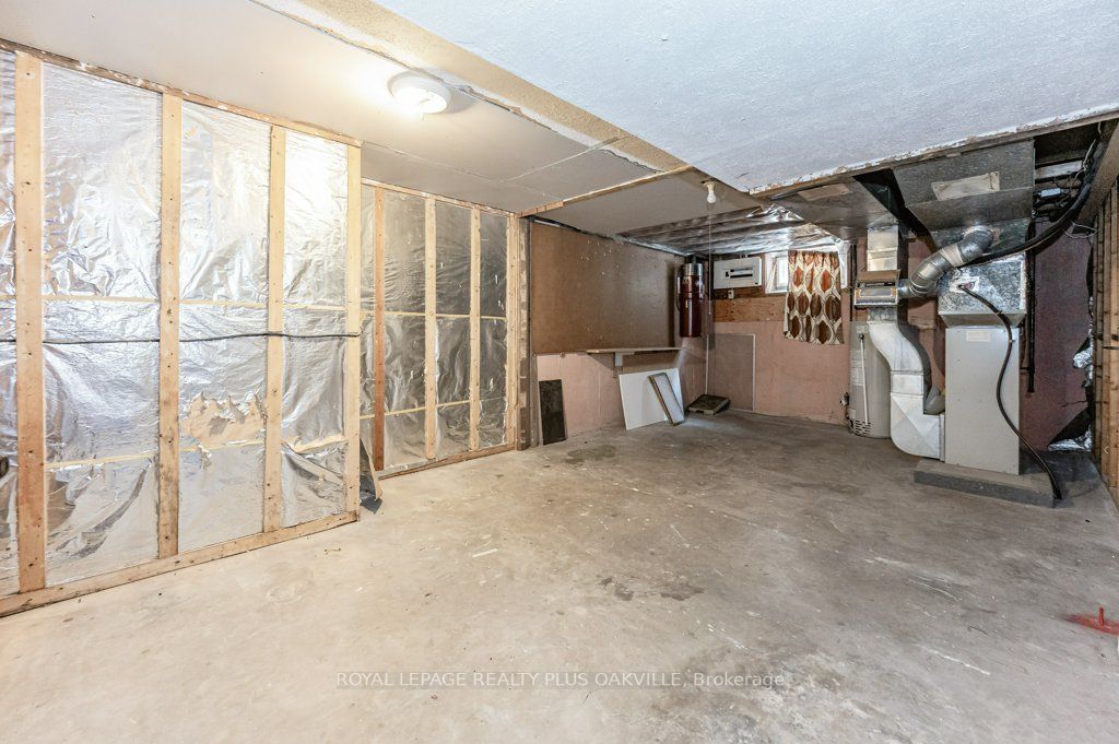 11 Viking Dr