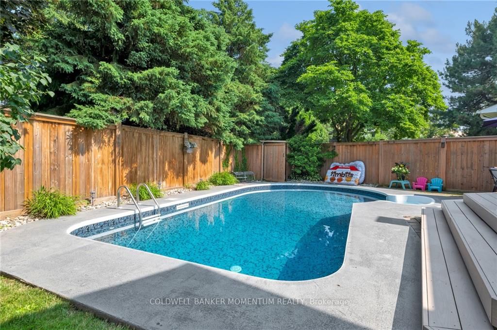 625 Tomahawk Crescent