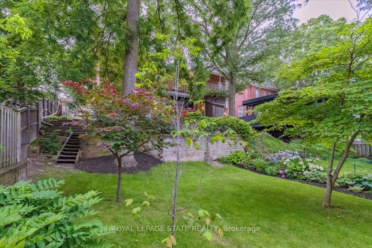 64 Lorne Crescent