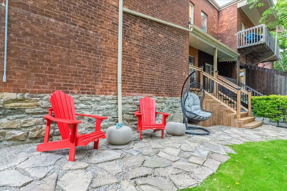 64 Lorne Crescent