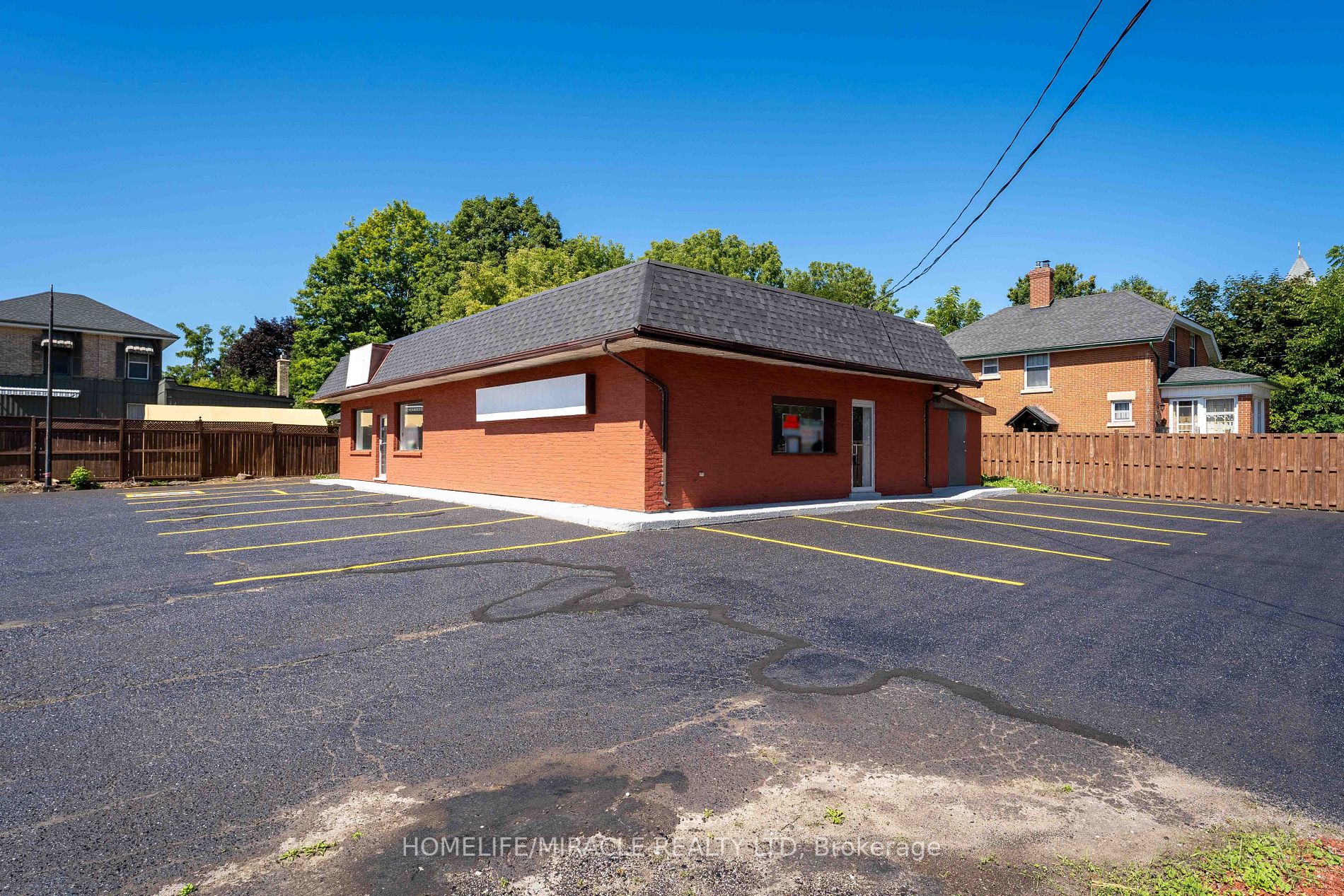 235 Dundas St