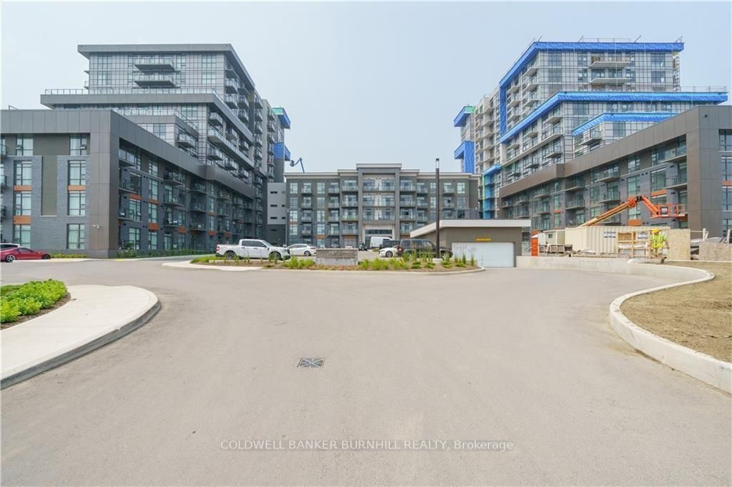 450 Dundas St E, #108