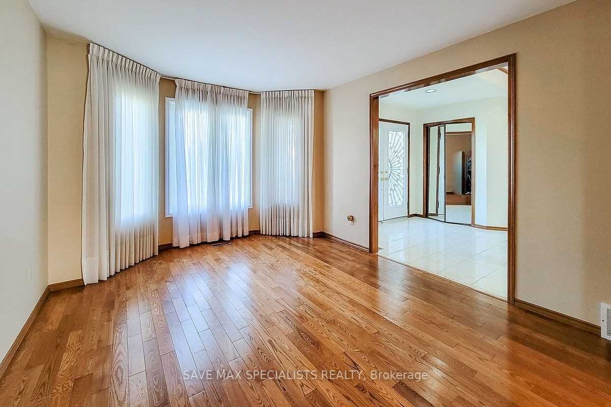 32 Pinewoods Dr