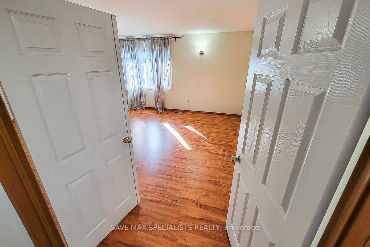 32 Pinewoods Dr