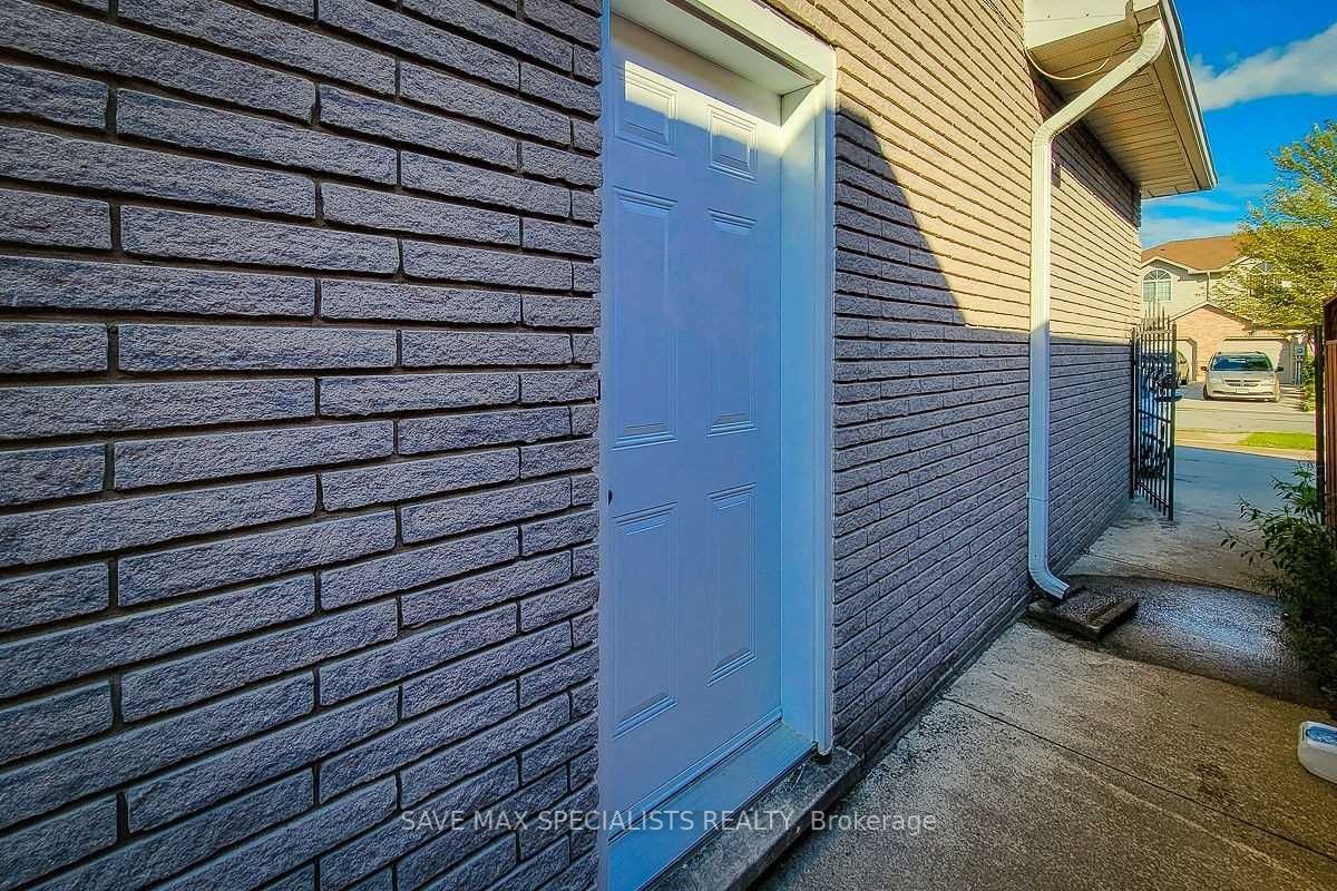 32 Pinewoods Dr