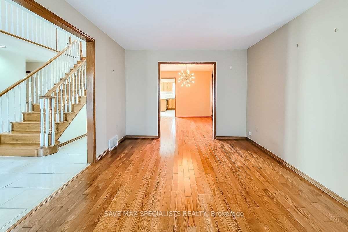 32 Pinewoods Dr