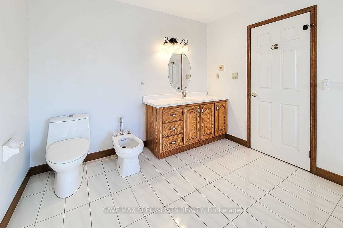 32 Pinewoods Dr