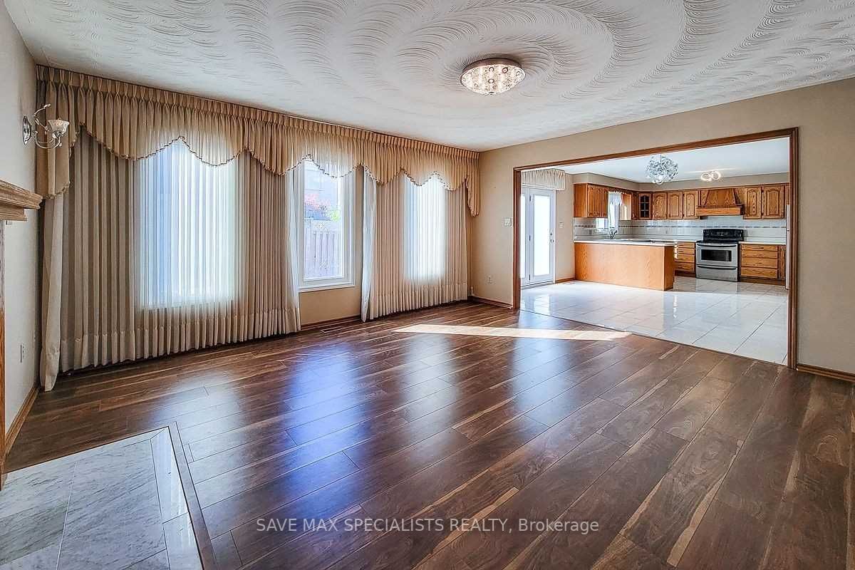 32 Pinewoods Dr