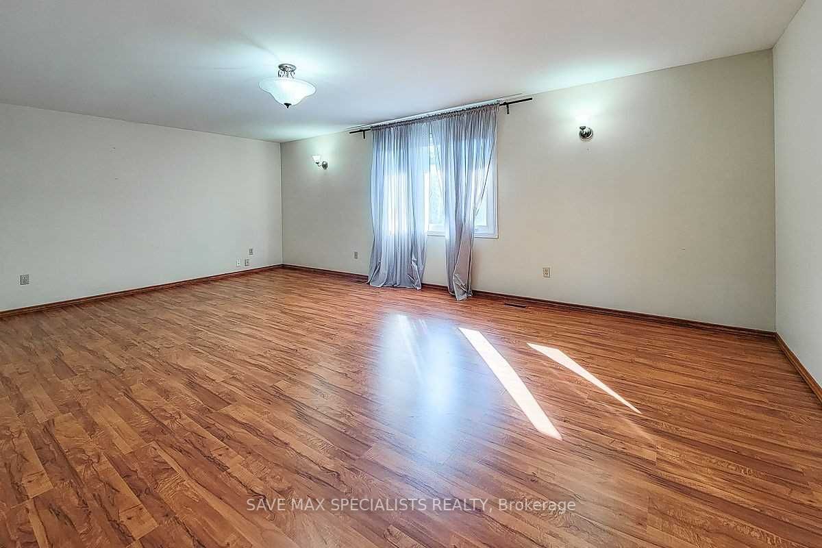 32 Pinewoods Dr