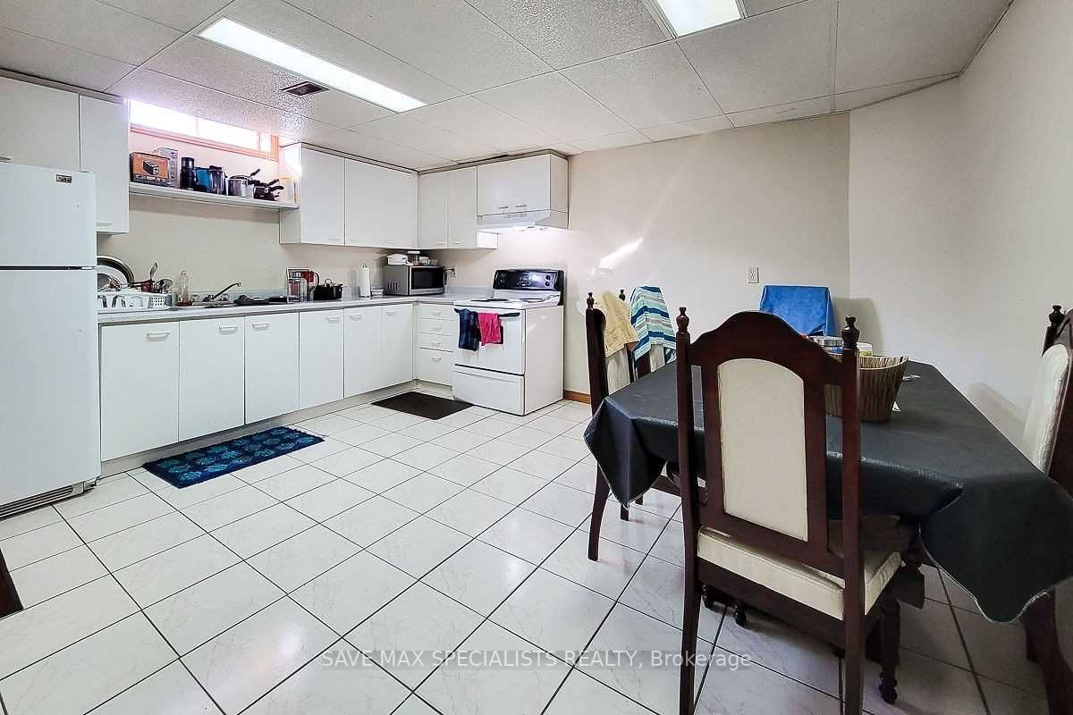 32 Pinewoods Dr