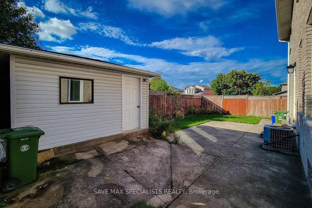 32 Pinewoods Dr