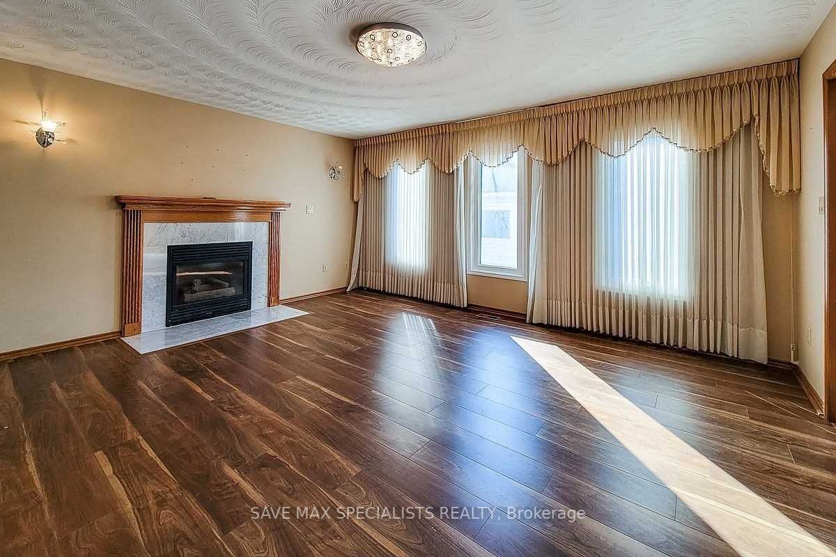 32 Pinewoods Dr