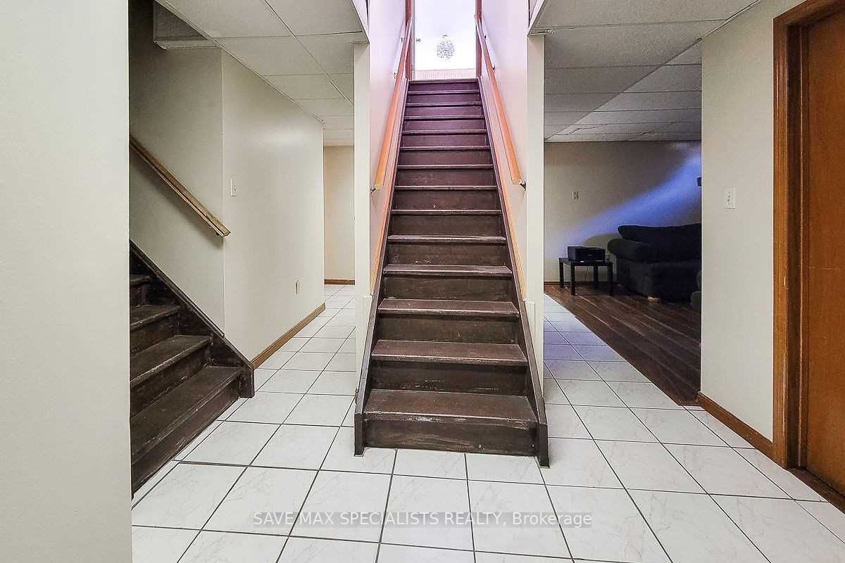 32 Pinewoods Dr