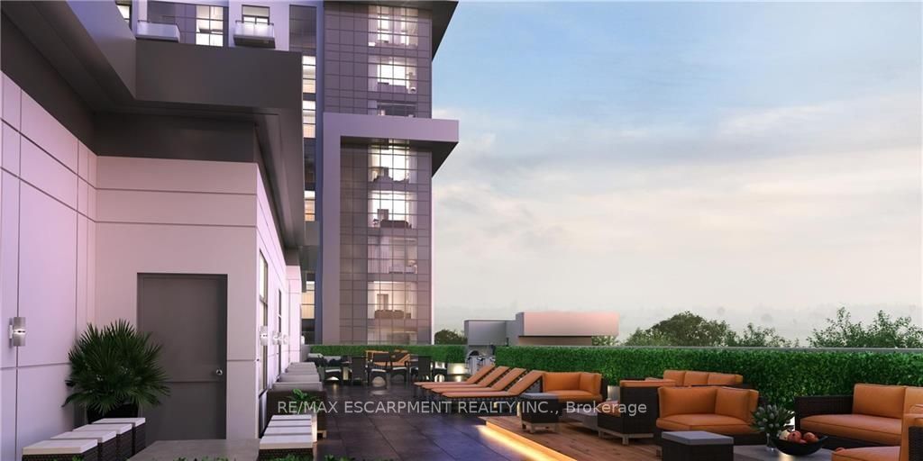 470 Dundas St E, #114