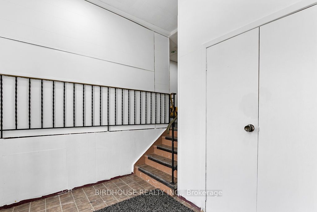 60 Lindsay St S