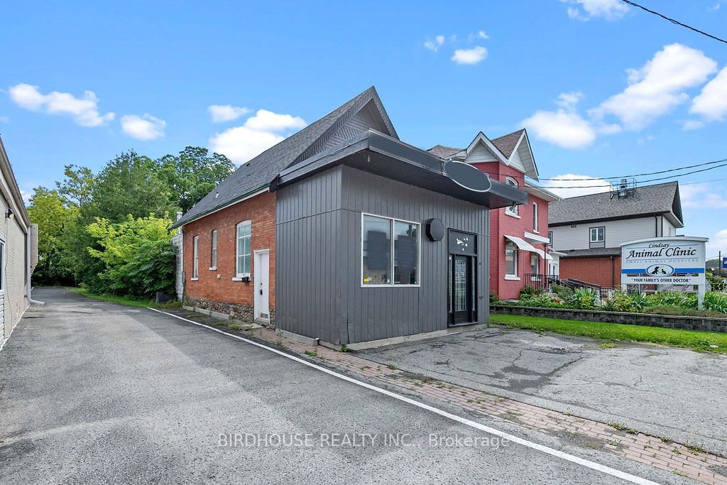 60 Lindsay St S