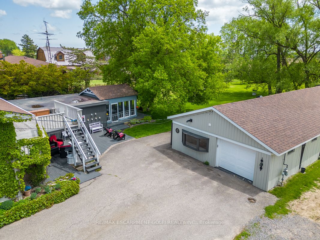 2436 Wilson St W