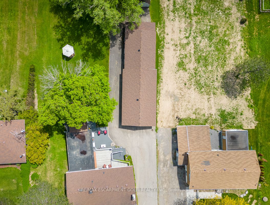 2436 Wilson St W