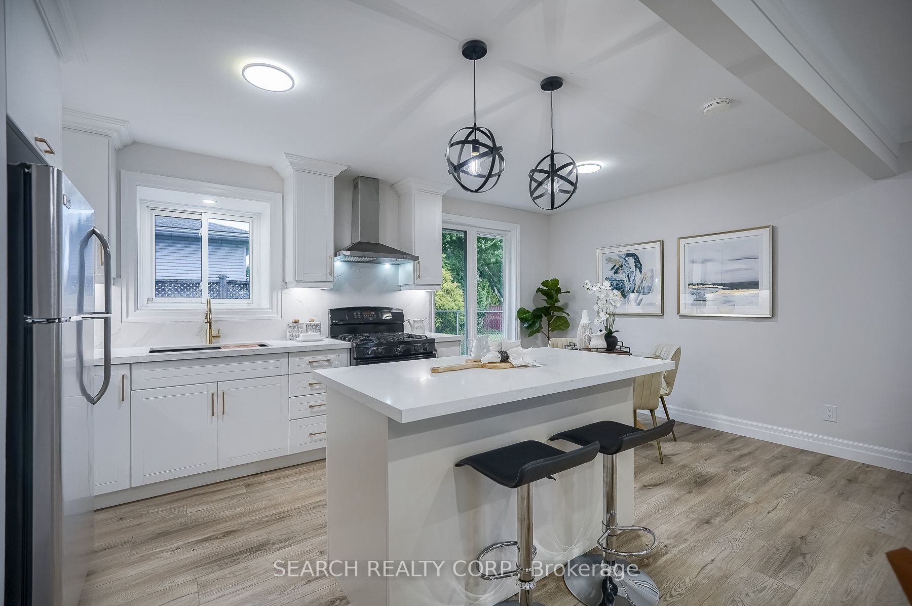 1 Shoreline Dr
