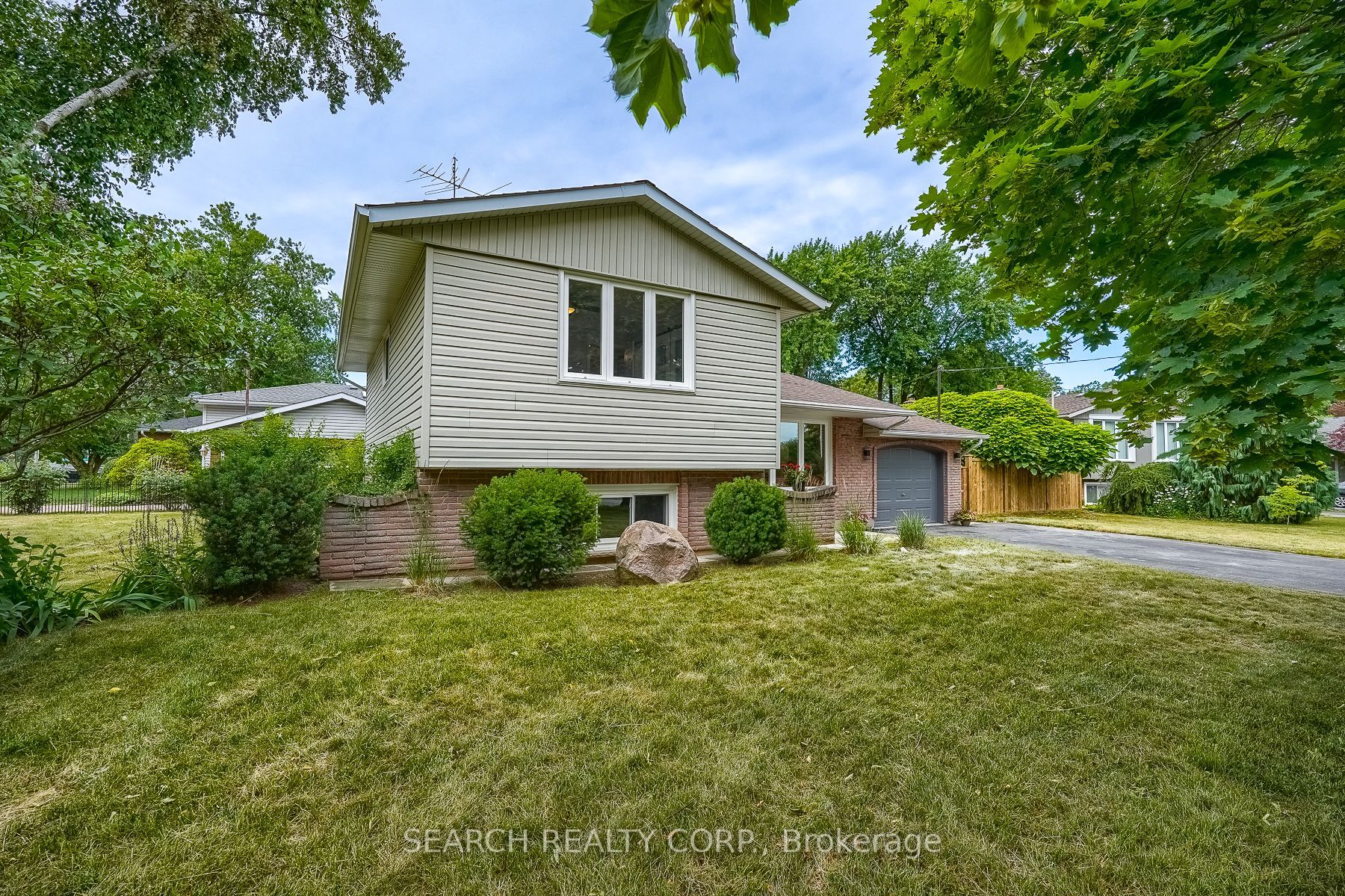 1 Shoreline Dr