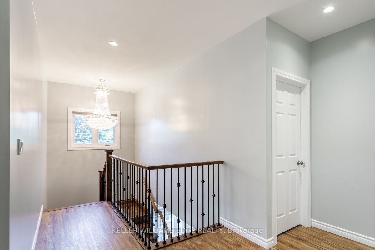 90 Main St E