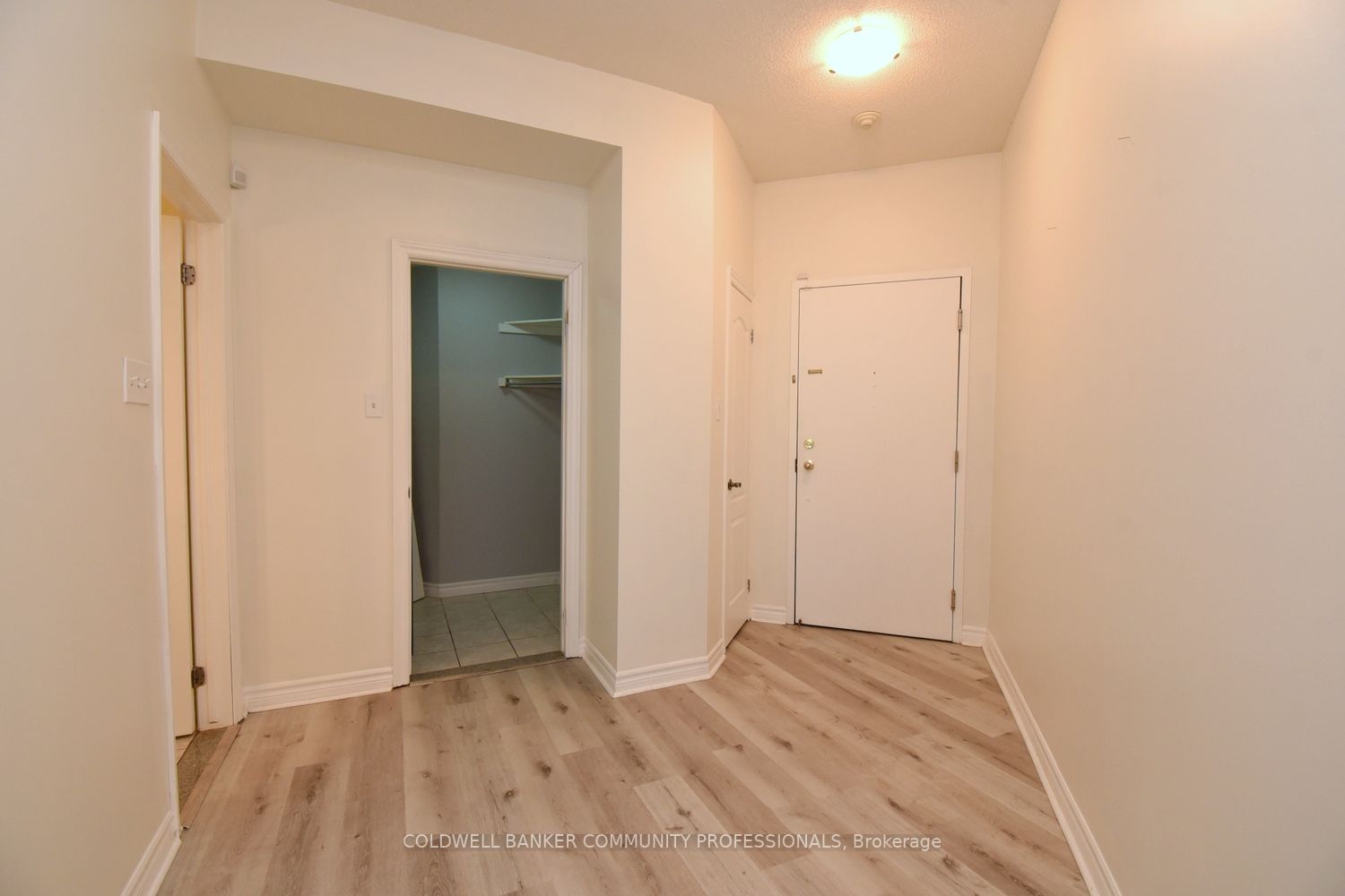 135 James St S, #112