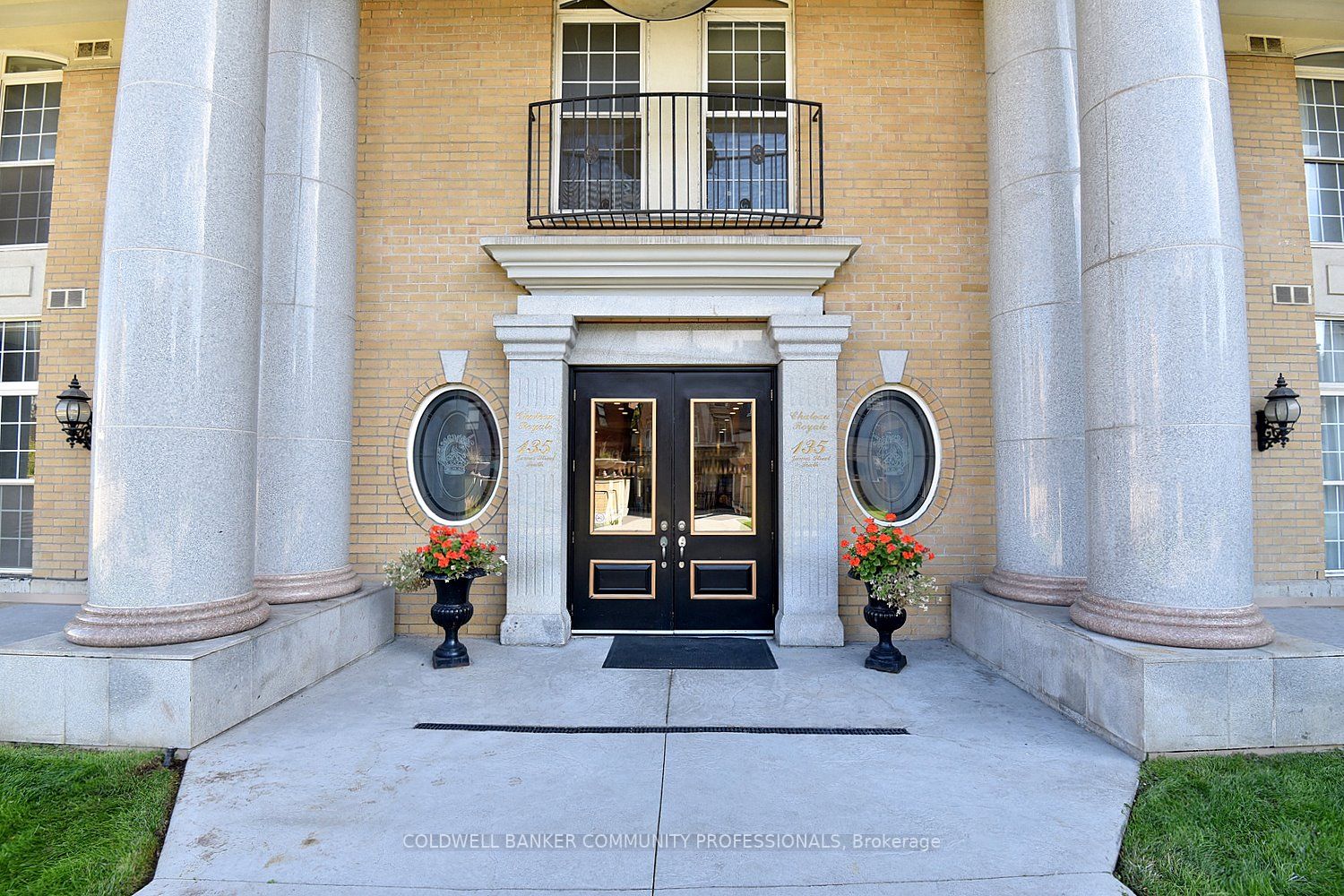 135 James St S, #112