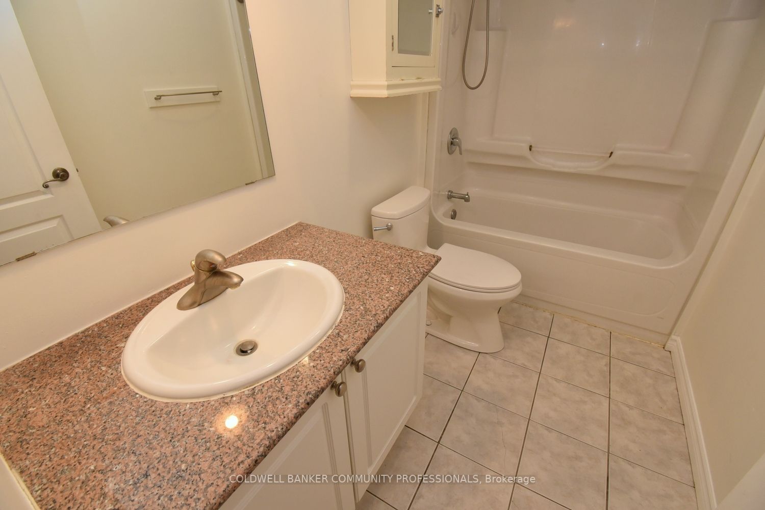 135 James St S, #112