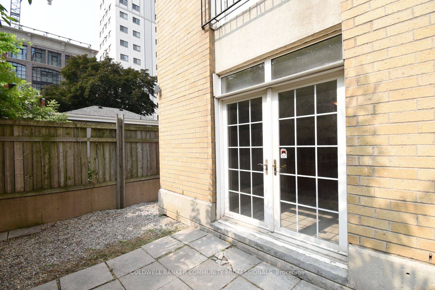 135 James St S, #112