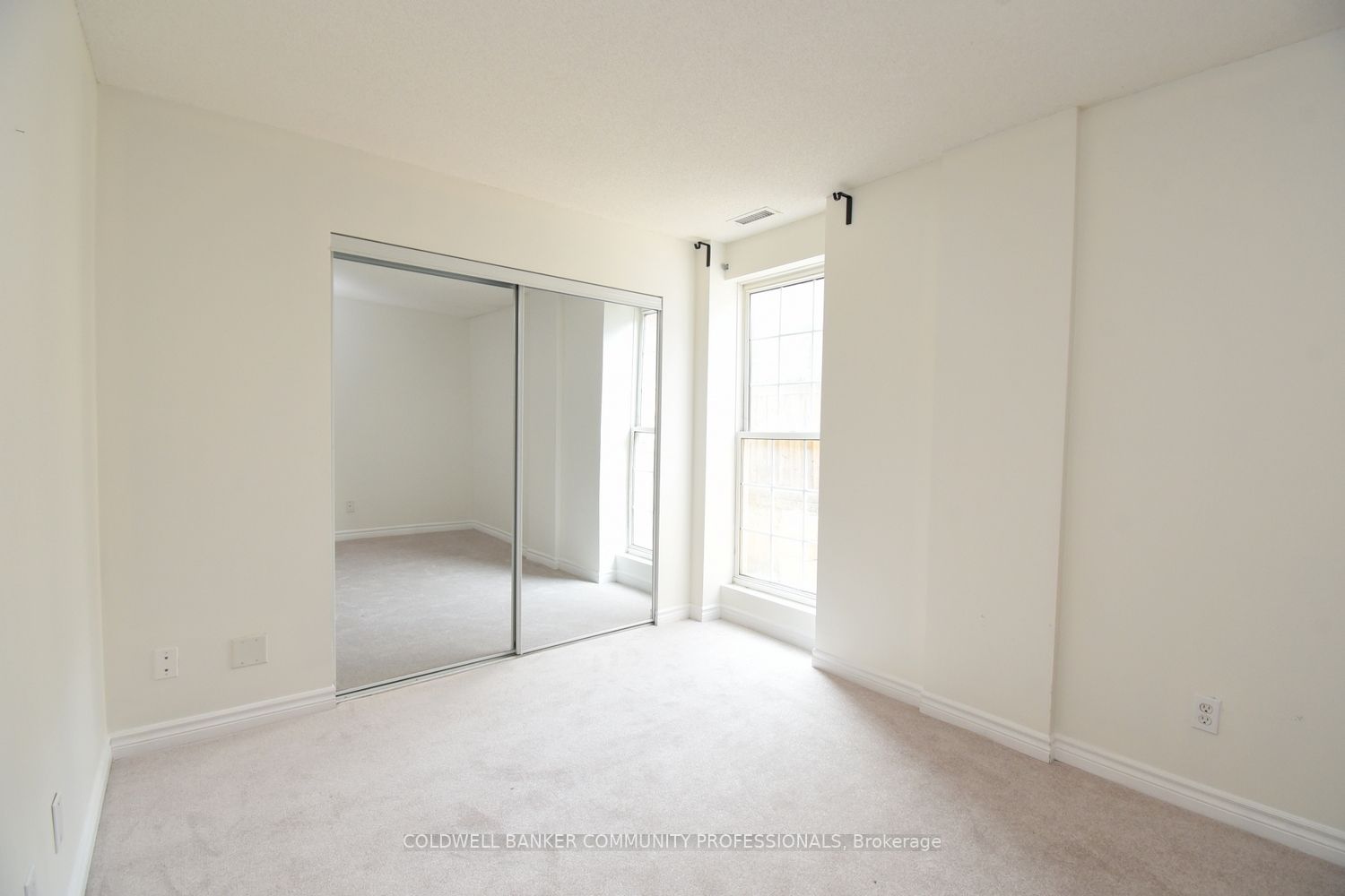 135 James St S, #112