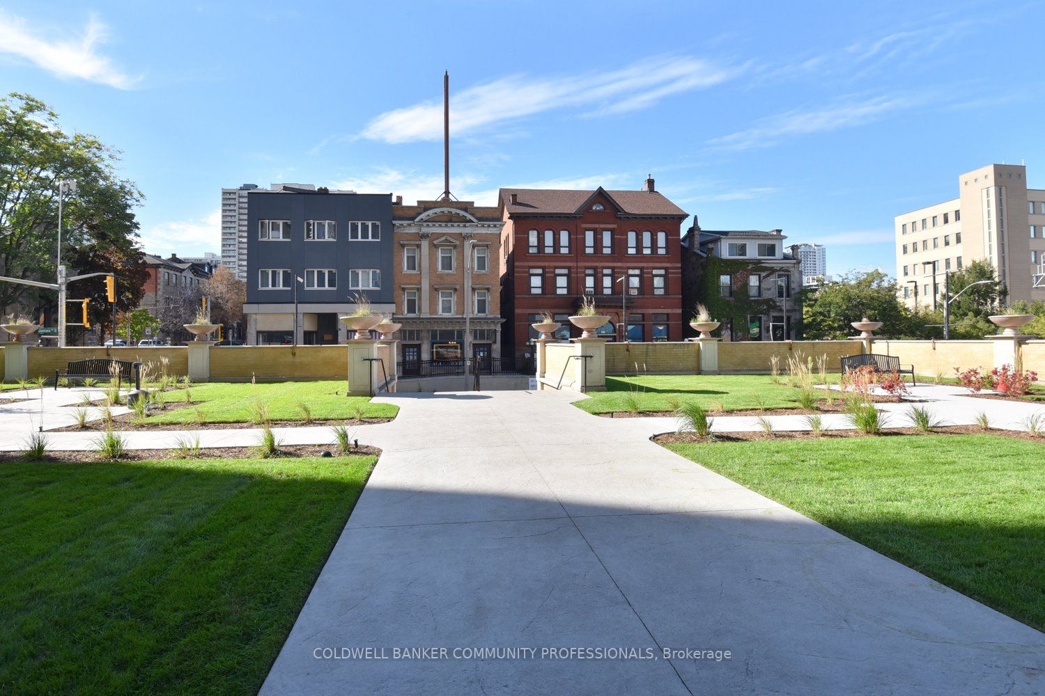 135 James St S, #112