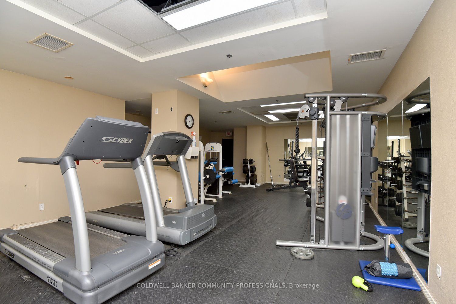 135 James St S, #112
