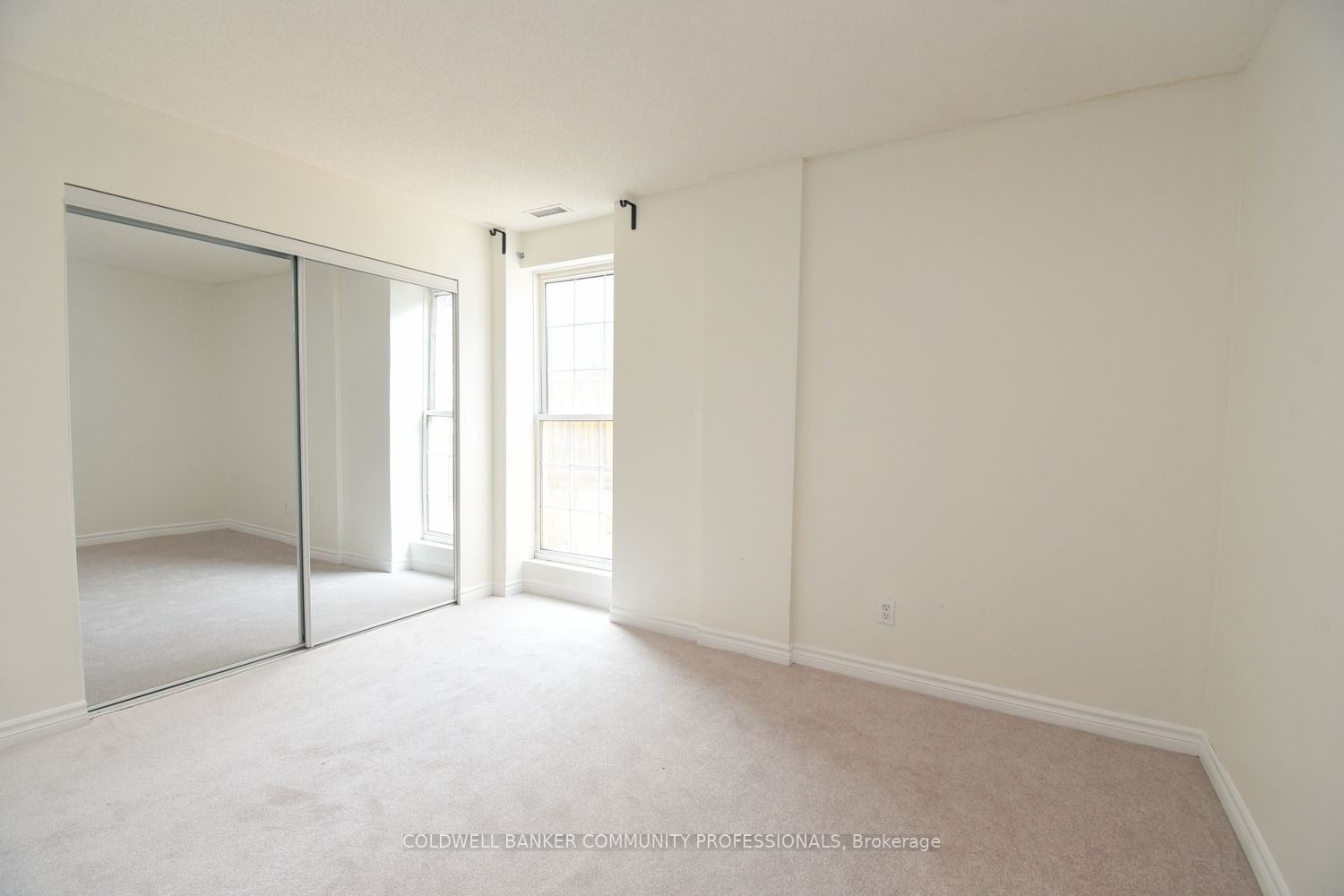 135 James St S, #112