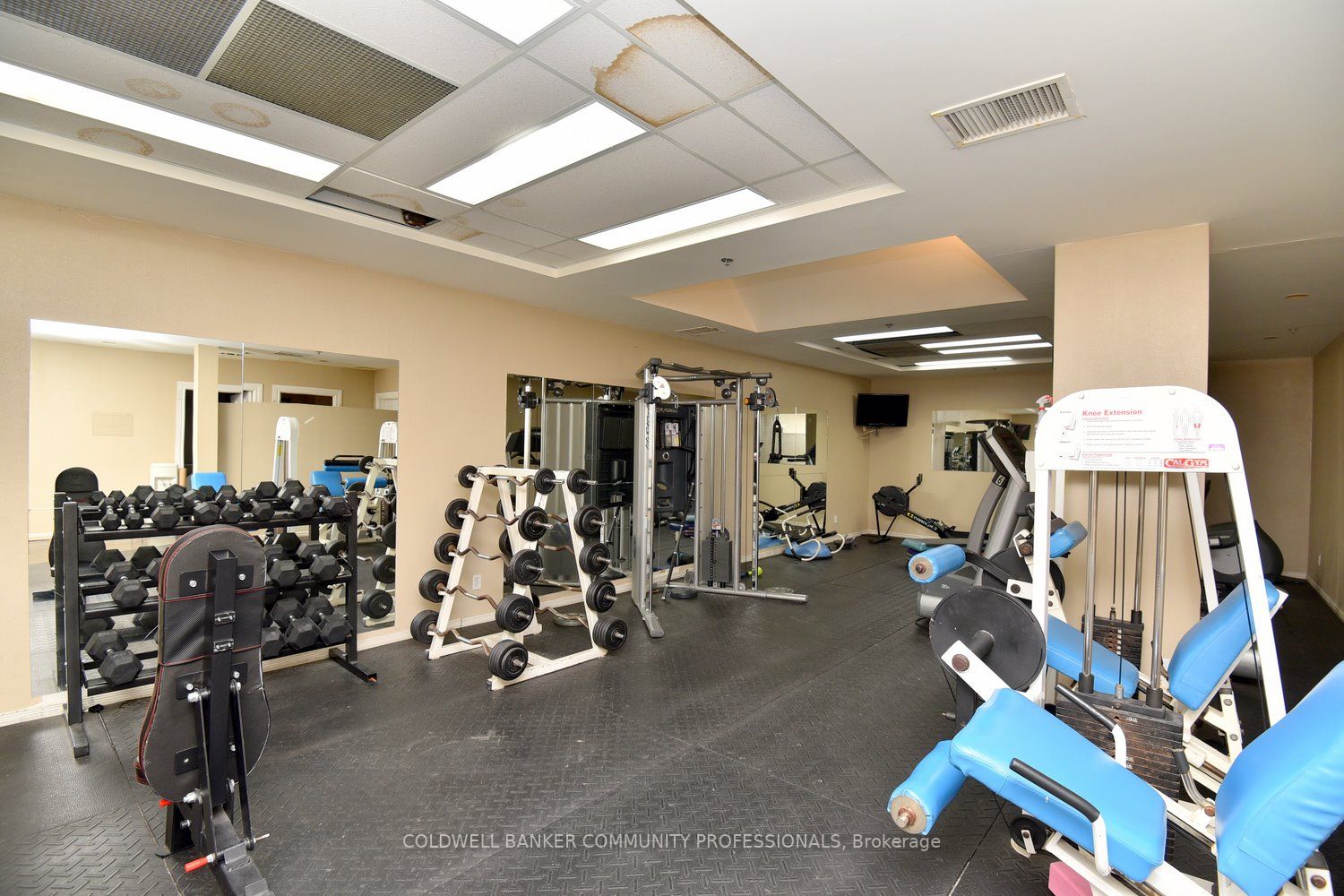 135 James St S, #112
