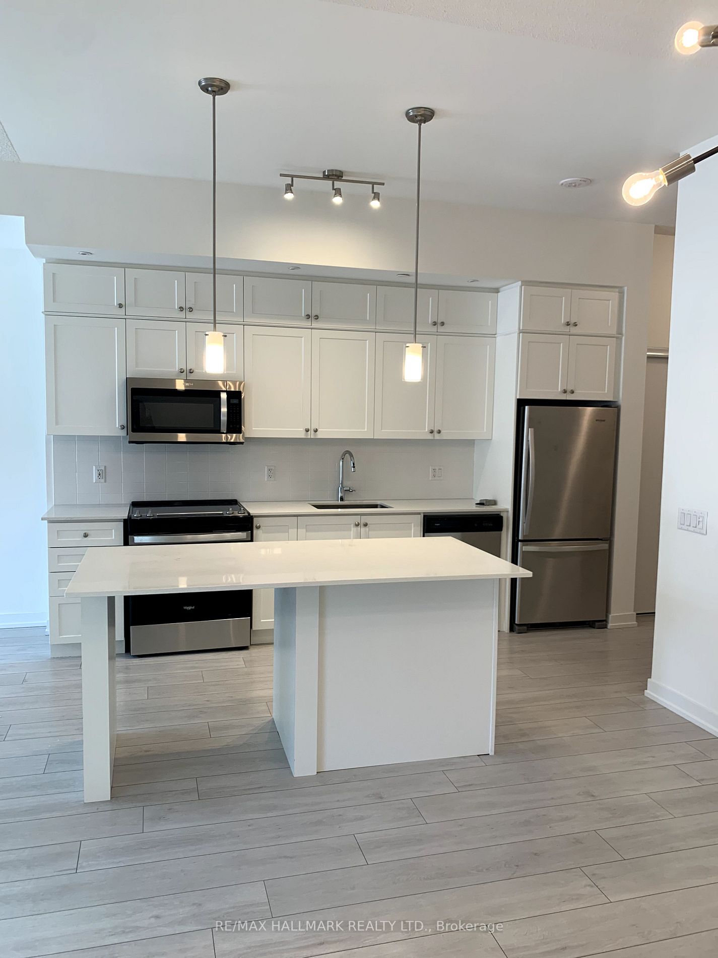 55 Duke St W, #233
